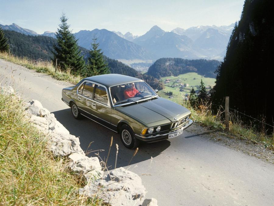  BMW 733i 1977 года  (фото 2 из 5)